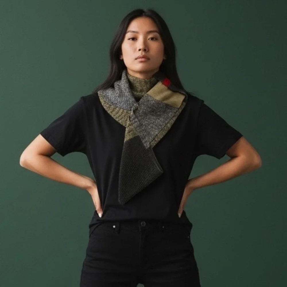 Alfani Unisex Reversible Acrylic Knitted Winter Shawl Scarf Green‎ Gray OS NWT
